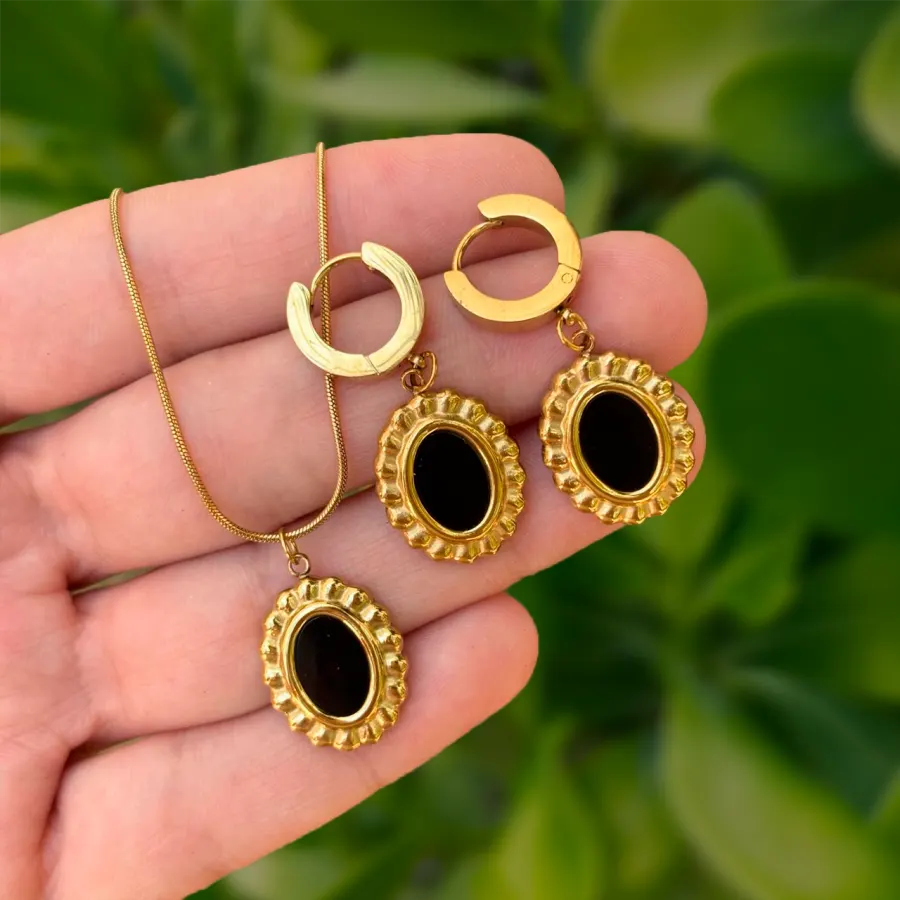 Set Collar y Aretes Dorados Piedra Negra Acero Inoxidable
