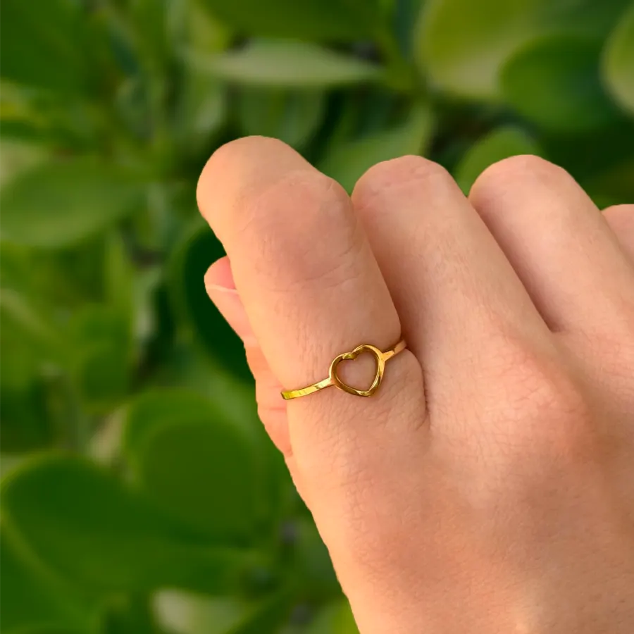 Anillo Dorado Corazon Delineado Acero Inoxidable