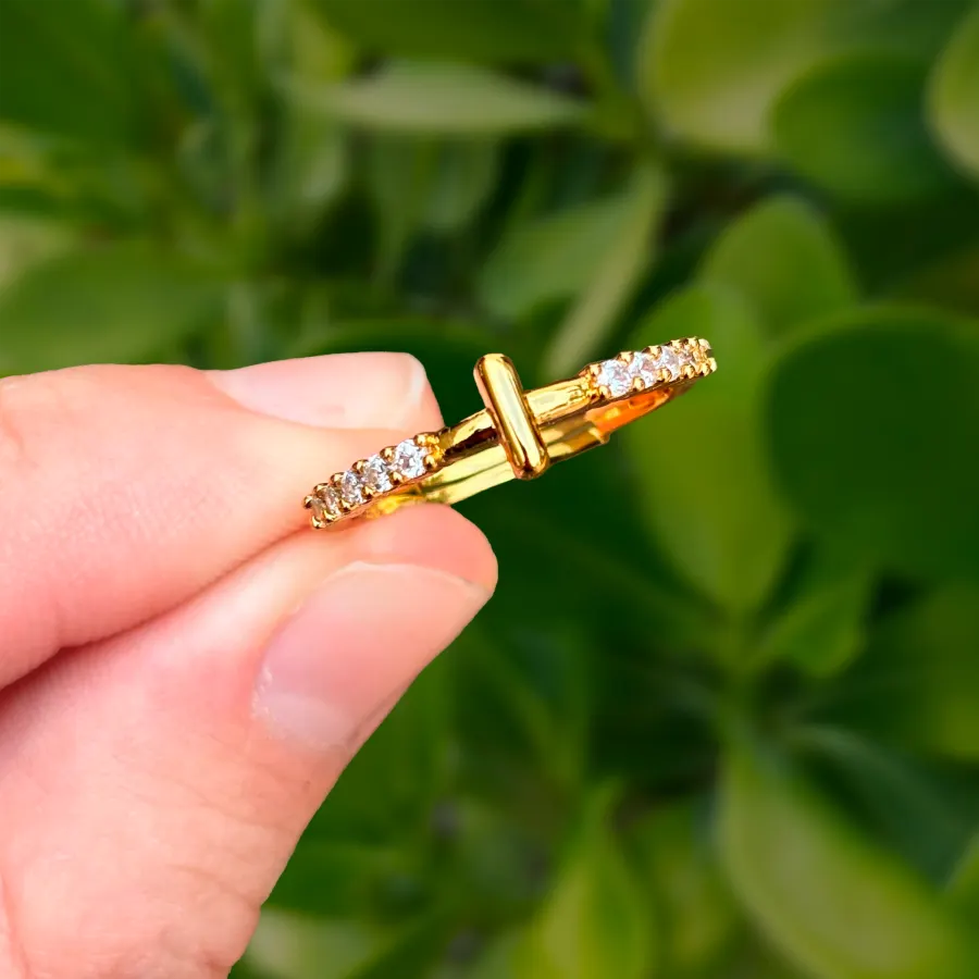 Anillo Dorado de Cruz con Zirconias Ajustable Chapa de Oro