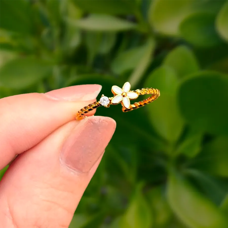 Anillo Dorado Flor y Zirconia Ajustable Chapa de Oro