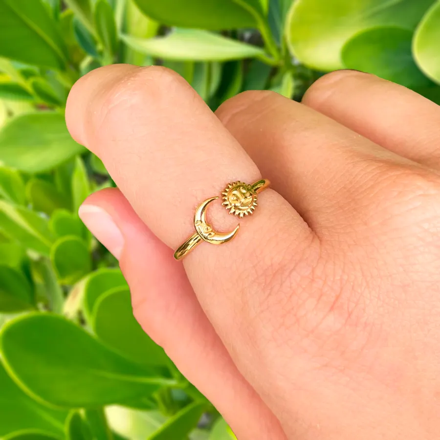 Anillo Dorado Luna Sol Acero de Titanio