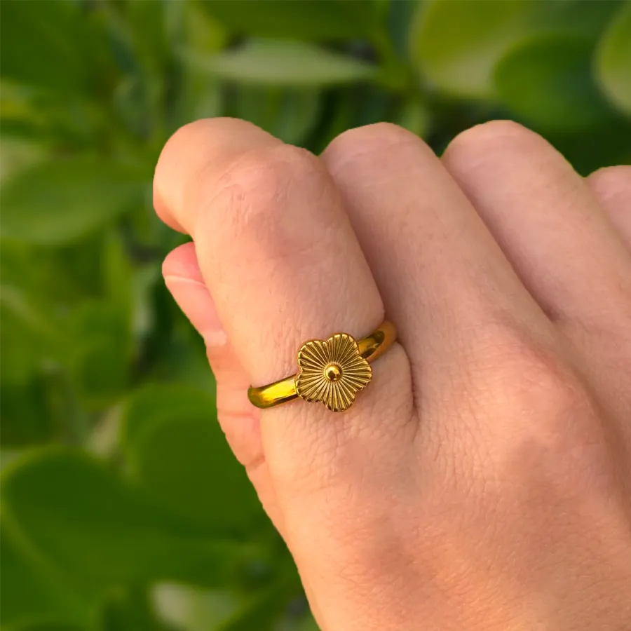 Anillo Dorado Trebol Acero Inoxidable