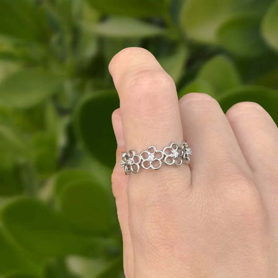 Anillo Flores Plateadas Chapa de Oro Ajustable