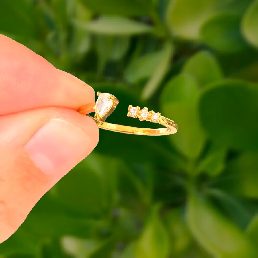 Anillo Gota Zirconias Dorado Ajustable Chapa de Oro