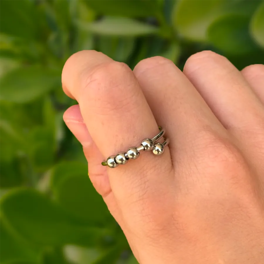Anillo Plateado Anti-Ansiedad Bolitas