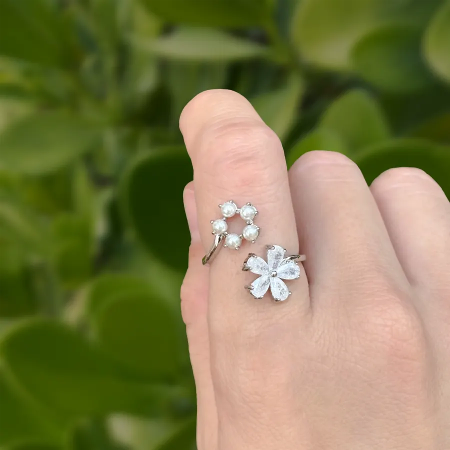 Anillo Plateado Flor Perla Zirconia Ajustable Chapa de Oro