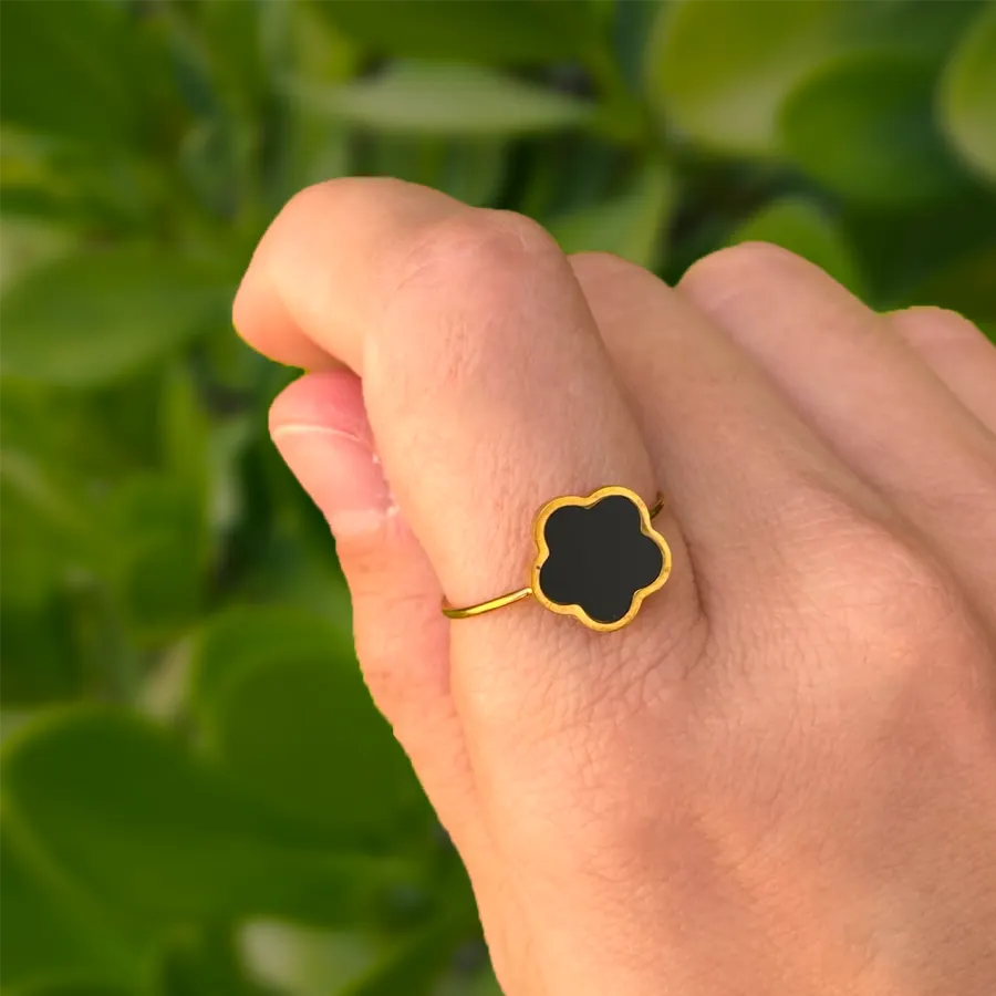 Anillo Trebol Negro Acero de Titanio