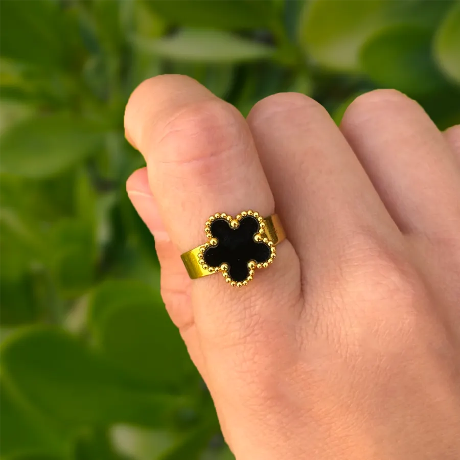 Anillo Trebol Negro Acero de Titanio