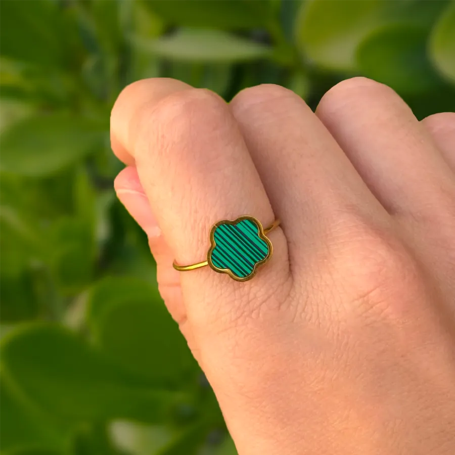 Anillo Trebol Verde Acero de Titanio