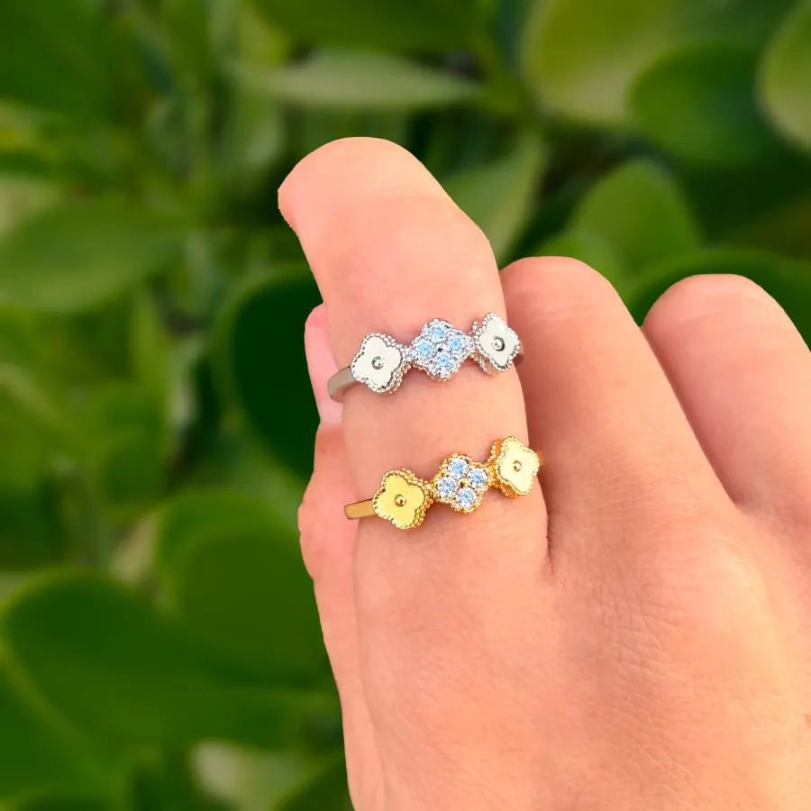 Anillo Tres Flores Con Zirconia Ajustable Chapa de Oro