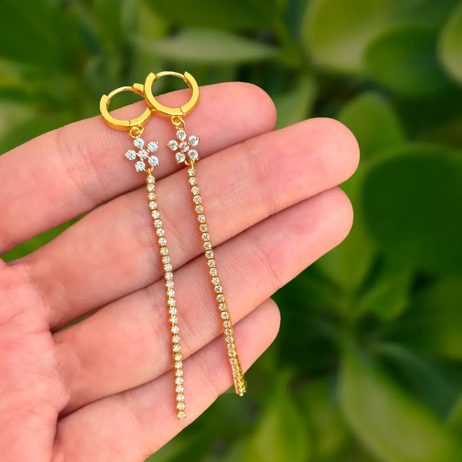 Aretes Arracada Dorada con Flor y Zirconias Chapa de Oro