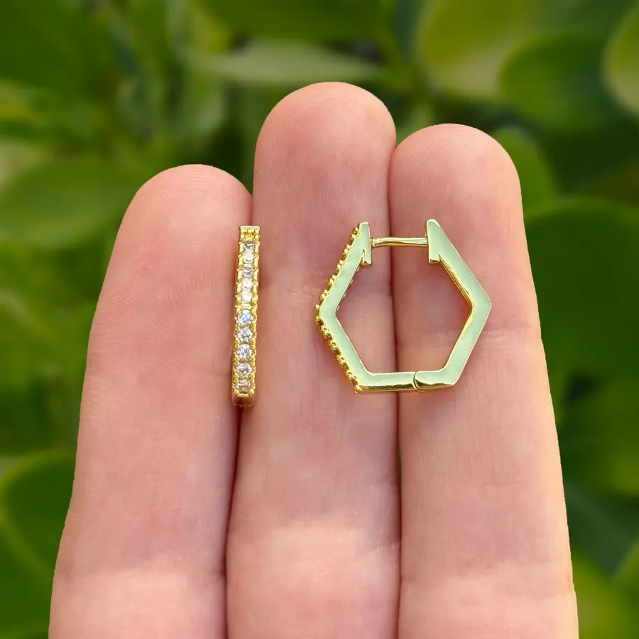 Aretes Arracada Dorada Hexagonal con Zirconias Chapa de Oro