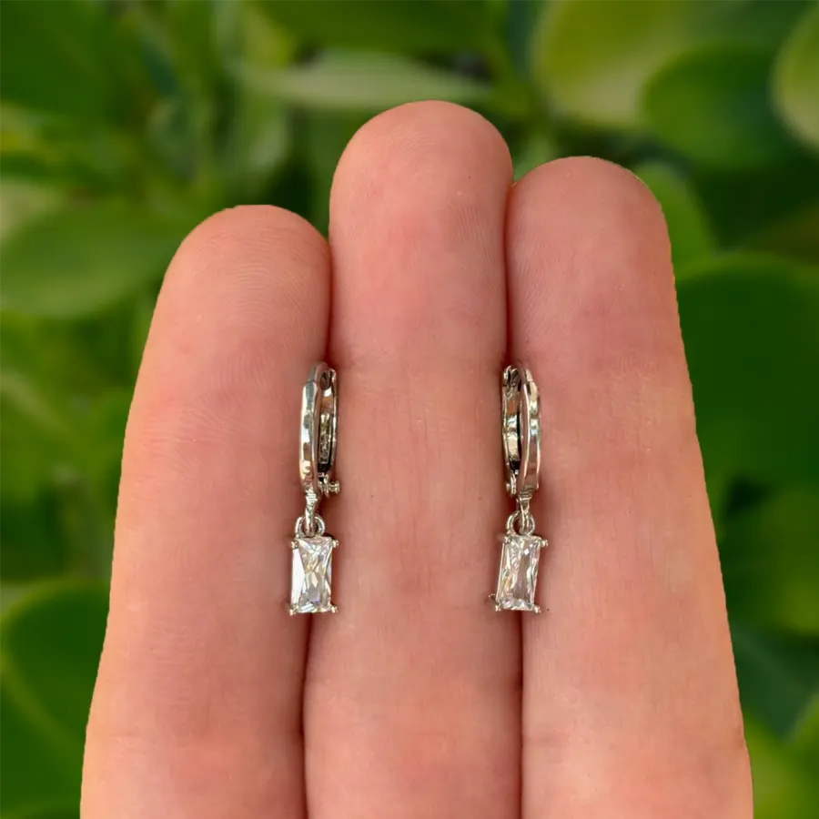 Aretes Arracada Plateada Zirconia Blanca Chapa de Oro