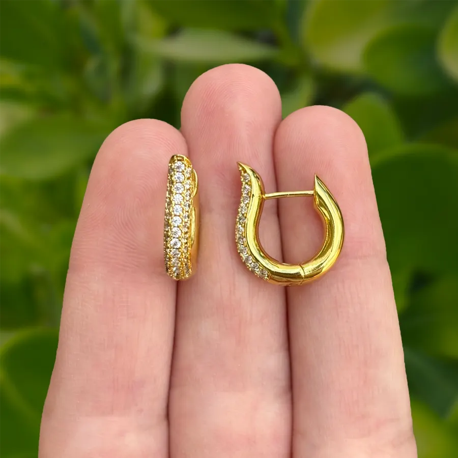 Aretes Arracada Irregular Dorada Con Zirconias Chapa de Oro