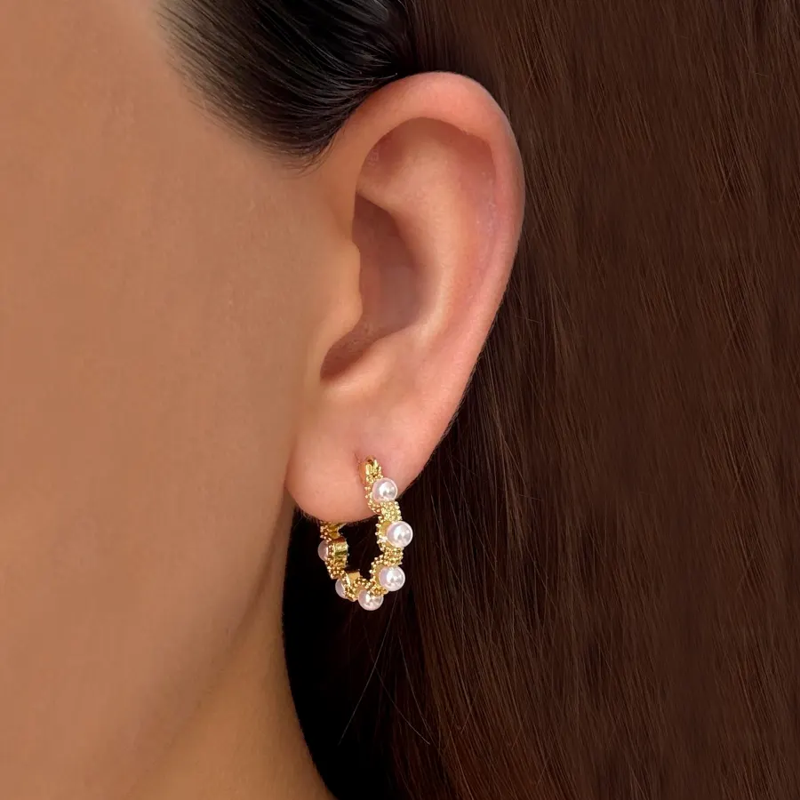 Aretes Dorados Arracada Perlitas Blancas