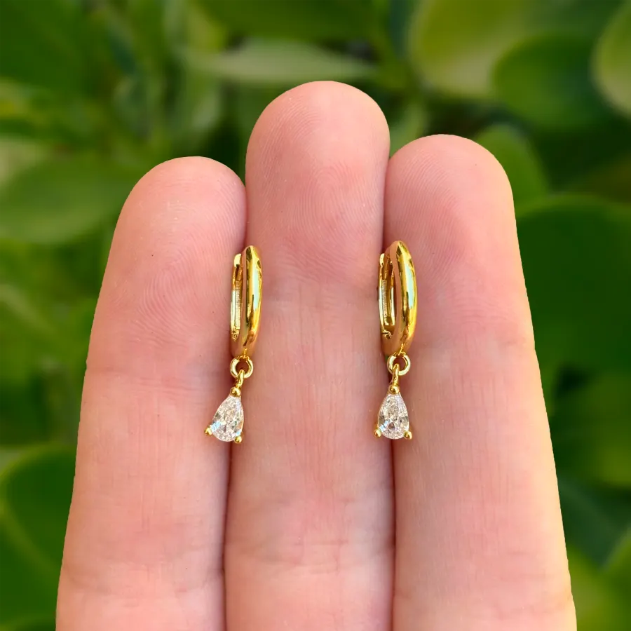 Aretes Arracada Dorada Gota de Zirconia Blanca Chapa de Oro