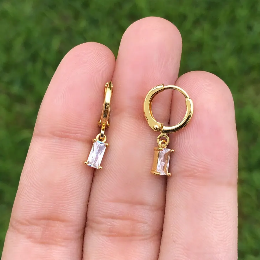 Aretes Dorados Arracada Blanca Chapa de Oro