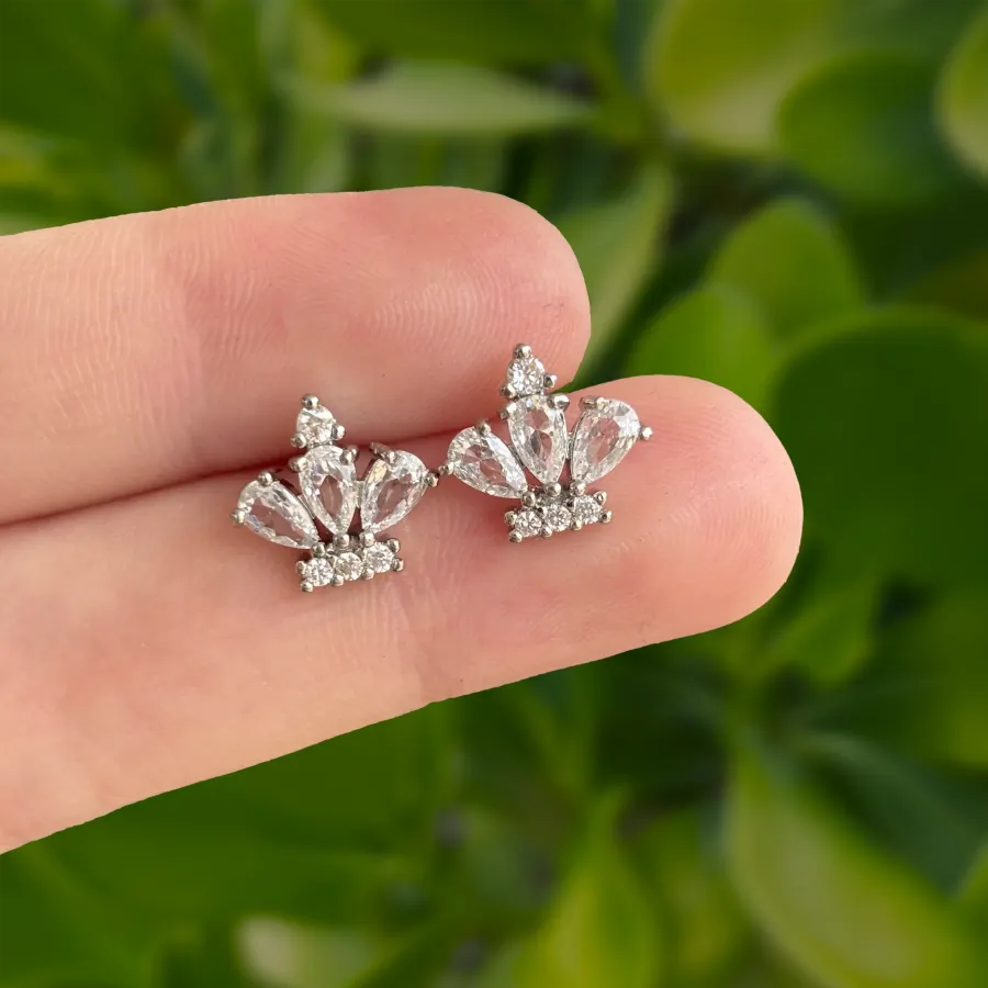 Aretes Corona Plateada Zirconia Blanca Chapa de Oro