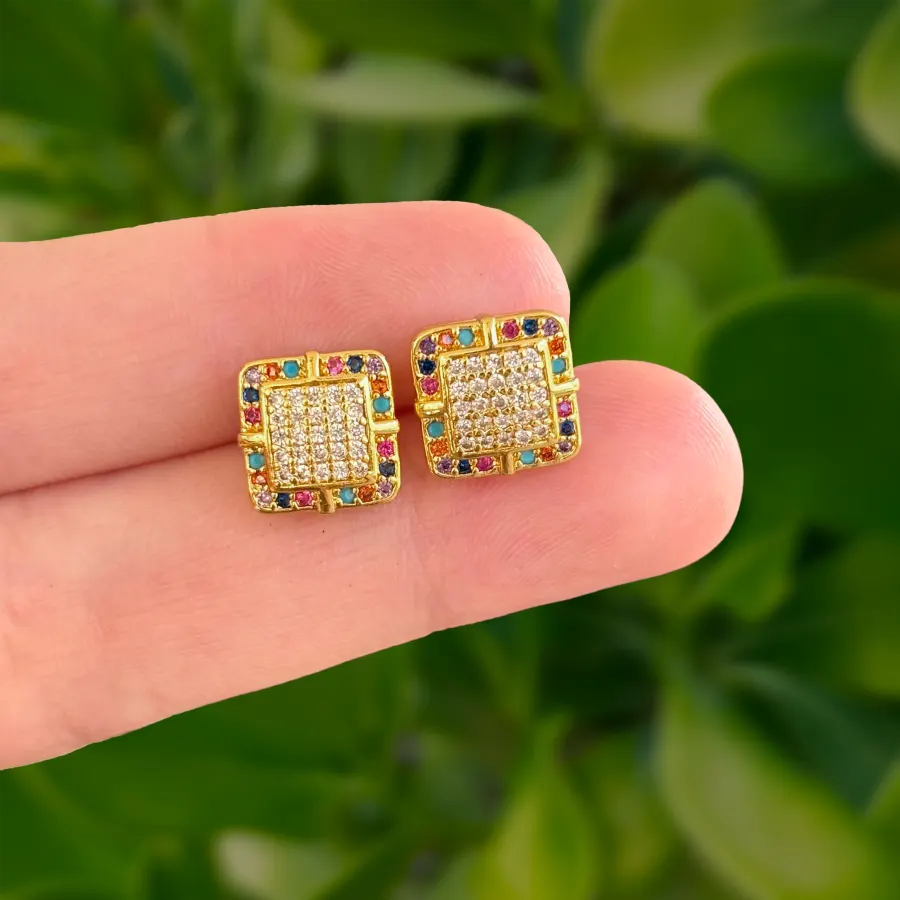 Aretes Cuadrados Dorados con Zirconias de Colores Chapa de Oro
