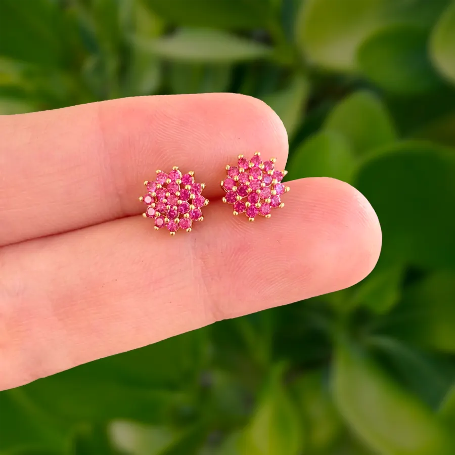 Aretes Dorados Flor Magenta Chapa de Oro