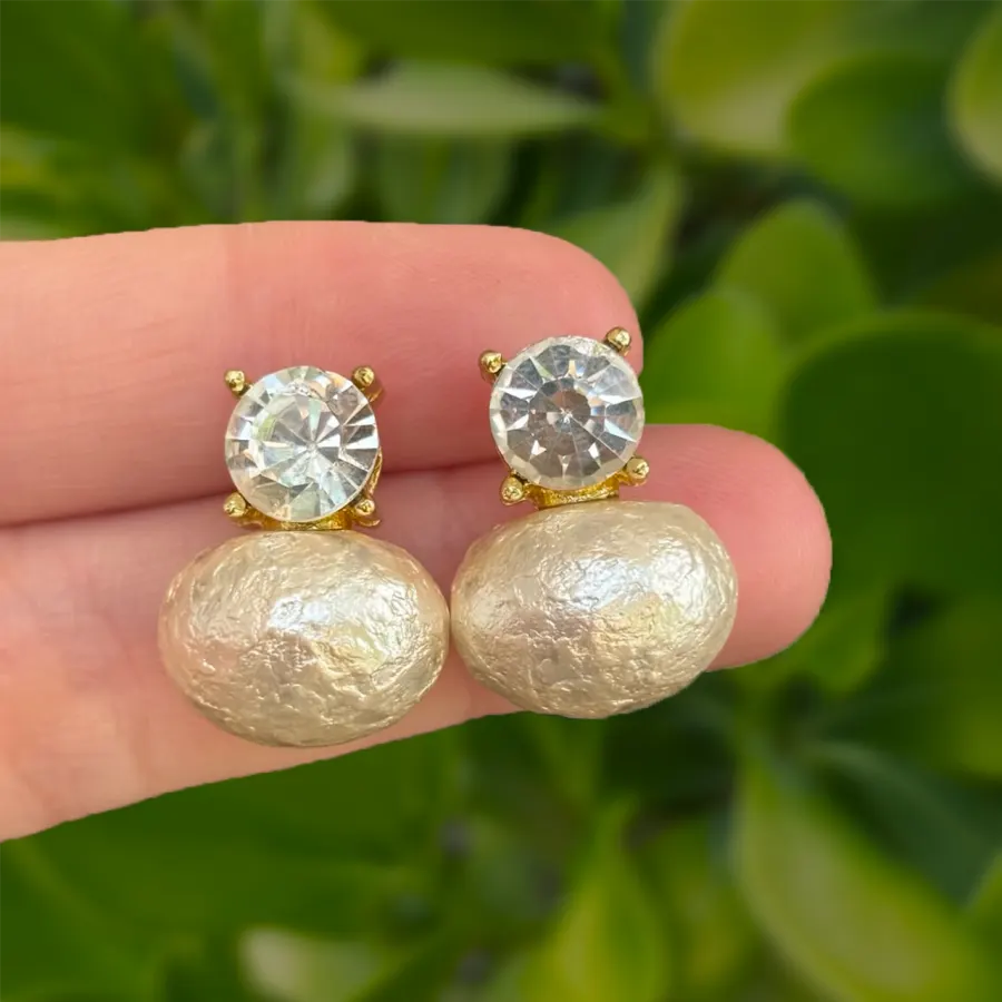 Aretes Dorados Perla Rugosa Zirconia