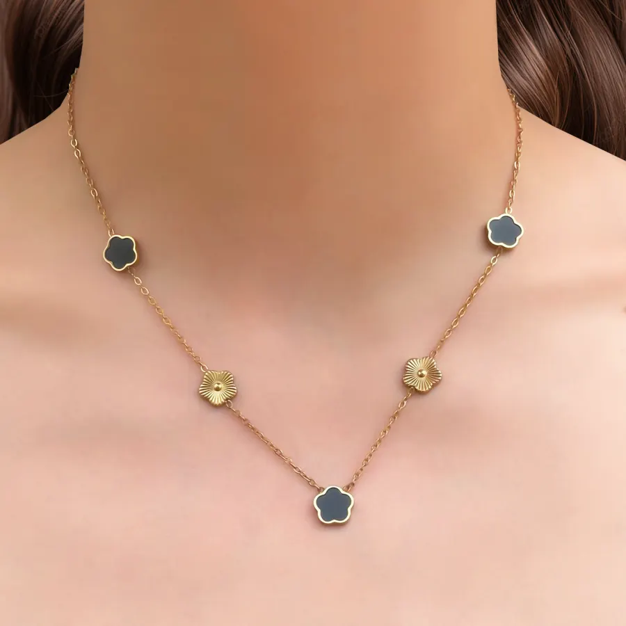 Collar Dorado Trebol Negro Acero Inoxidable