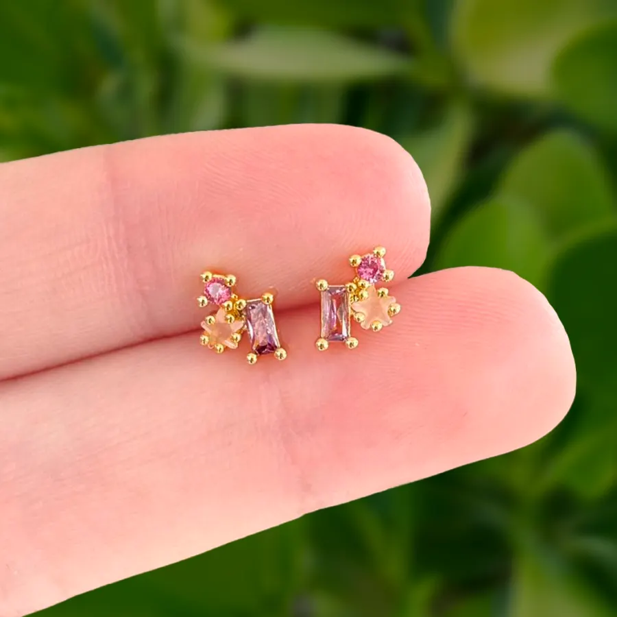 Aretes Piedritas Lilas y Rosas Chapa de Oro