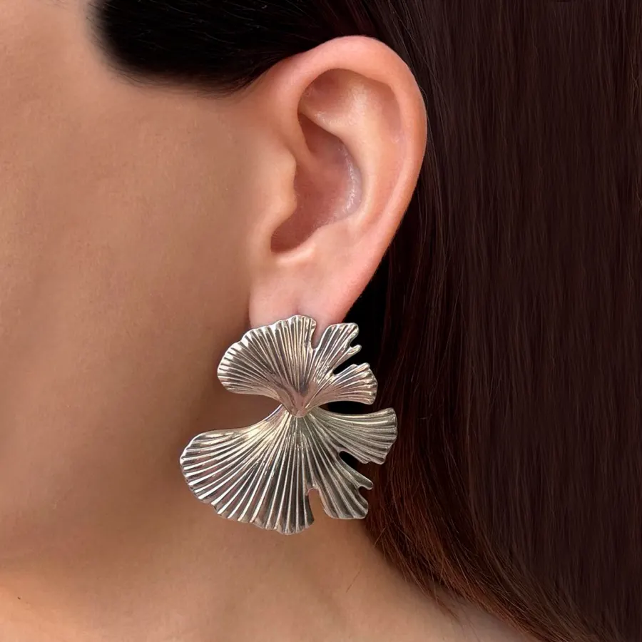 Aretes Plateados Flor Irregular Acero Inoxidable