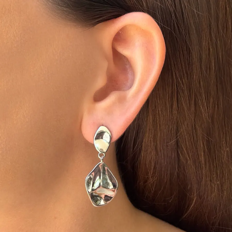 Aretes Plateados Petalos Chapa de Oro