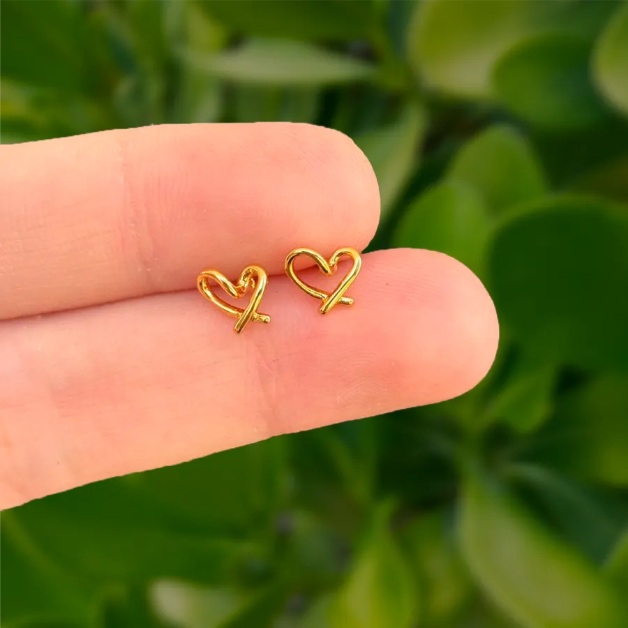 Aretes Dorados Piercing Corazon Delineado Acero Inoxidable