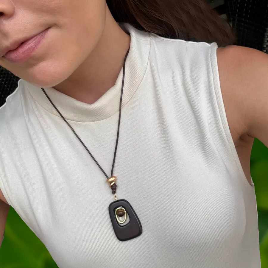 Collar Cafe y Dorado Cuero Cuadro