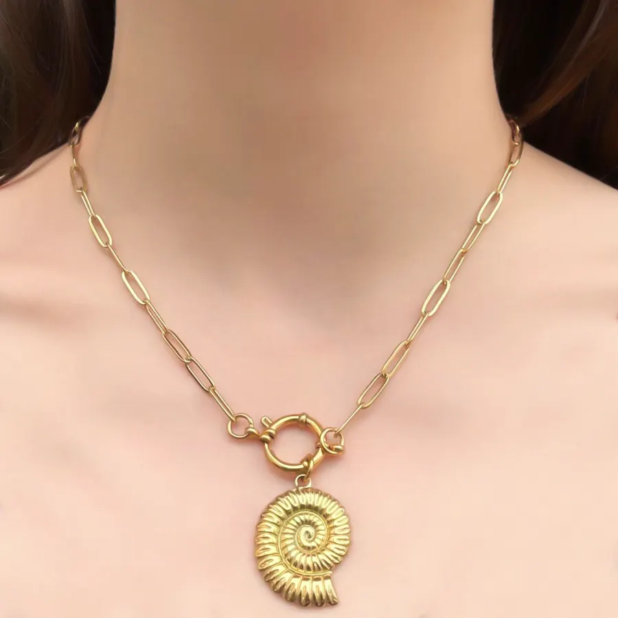 Collar Dorado Caracol Acero Inoxidable