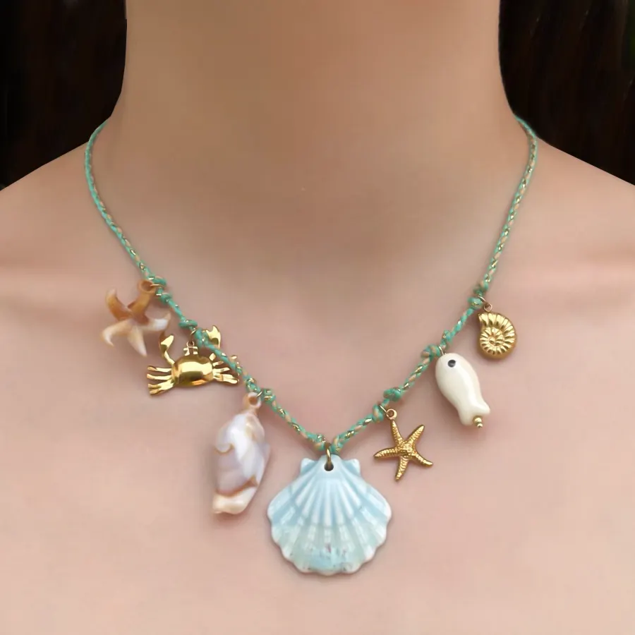 Collar de Hilo Verde Charms Concha Blue