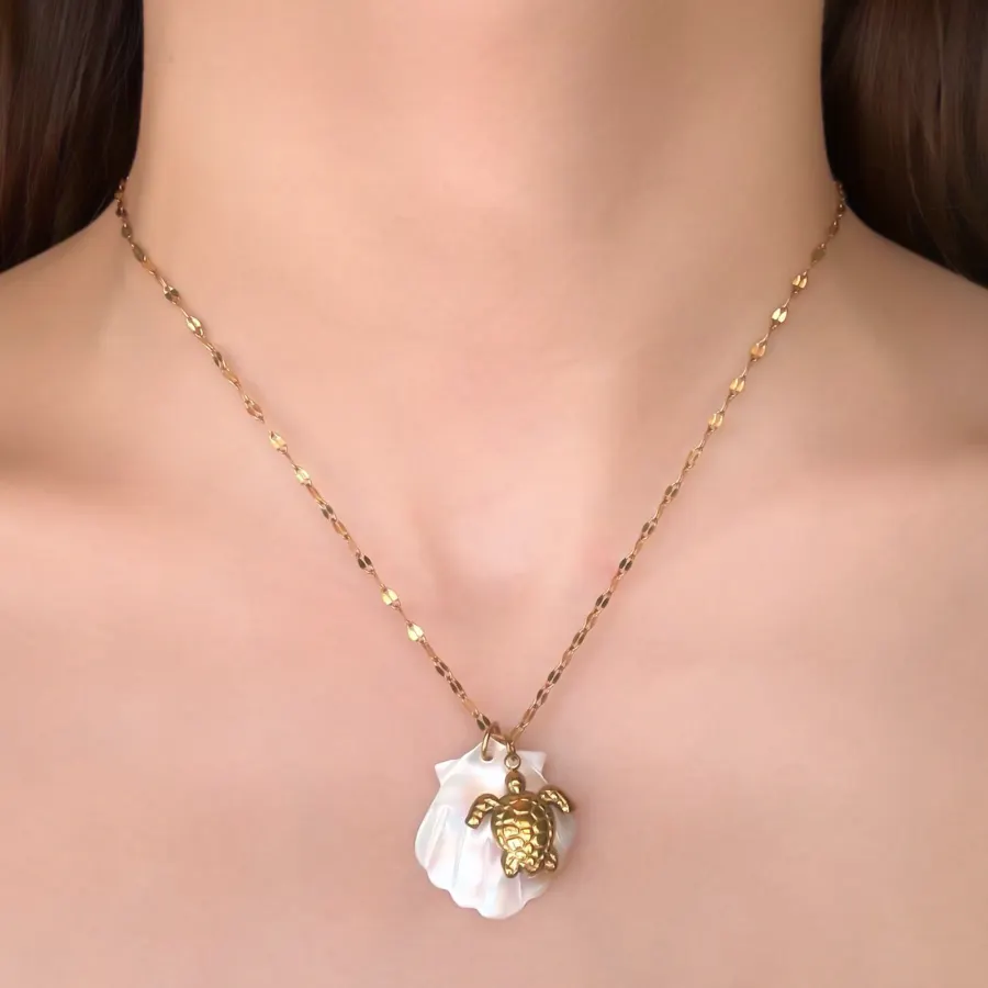 Collar Dorado Charms Tortuga Concha Acero de Titanio