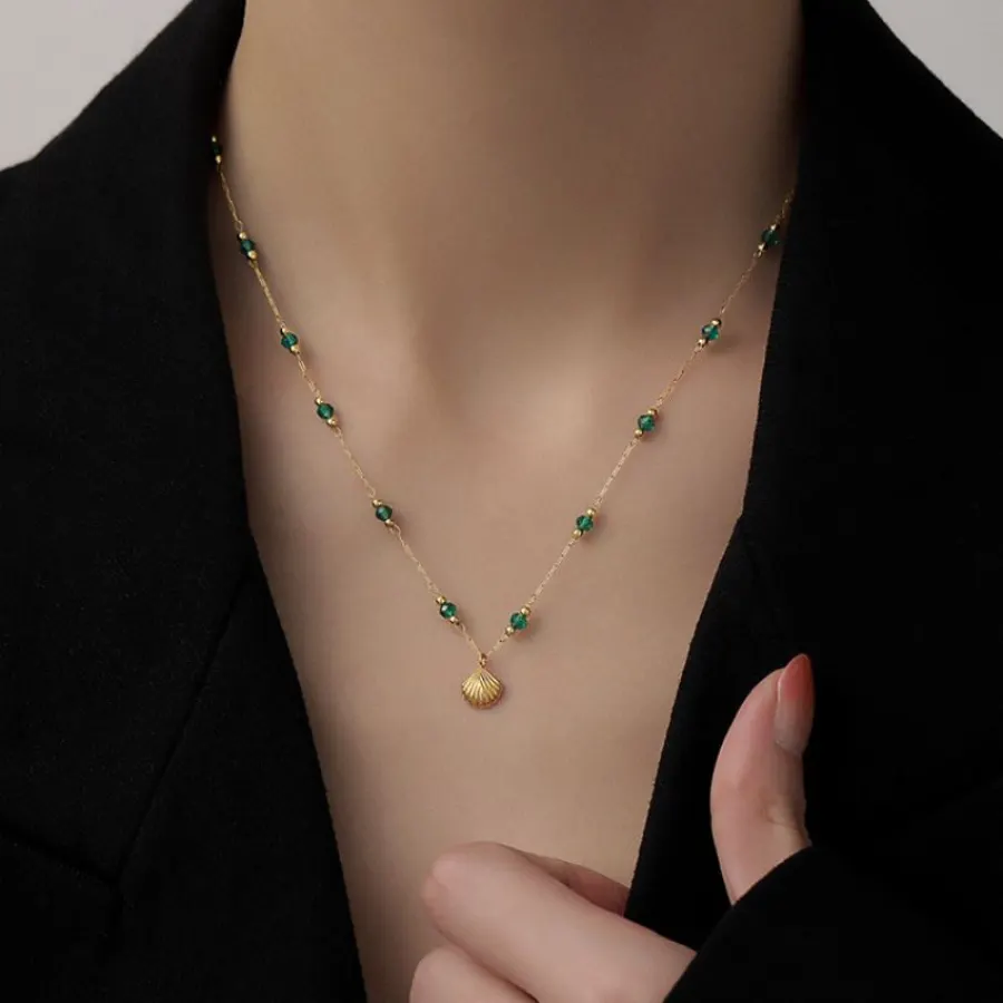 Collar Dorado Concha Cristales Verdes Acero Inoxidable