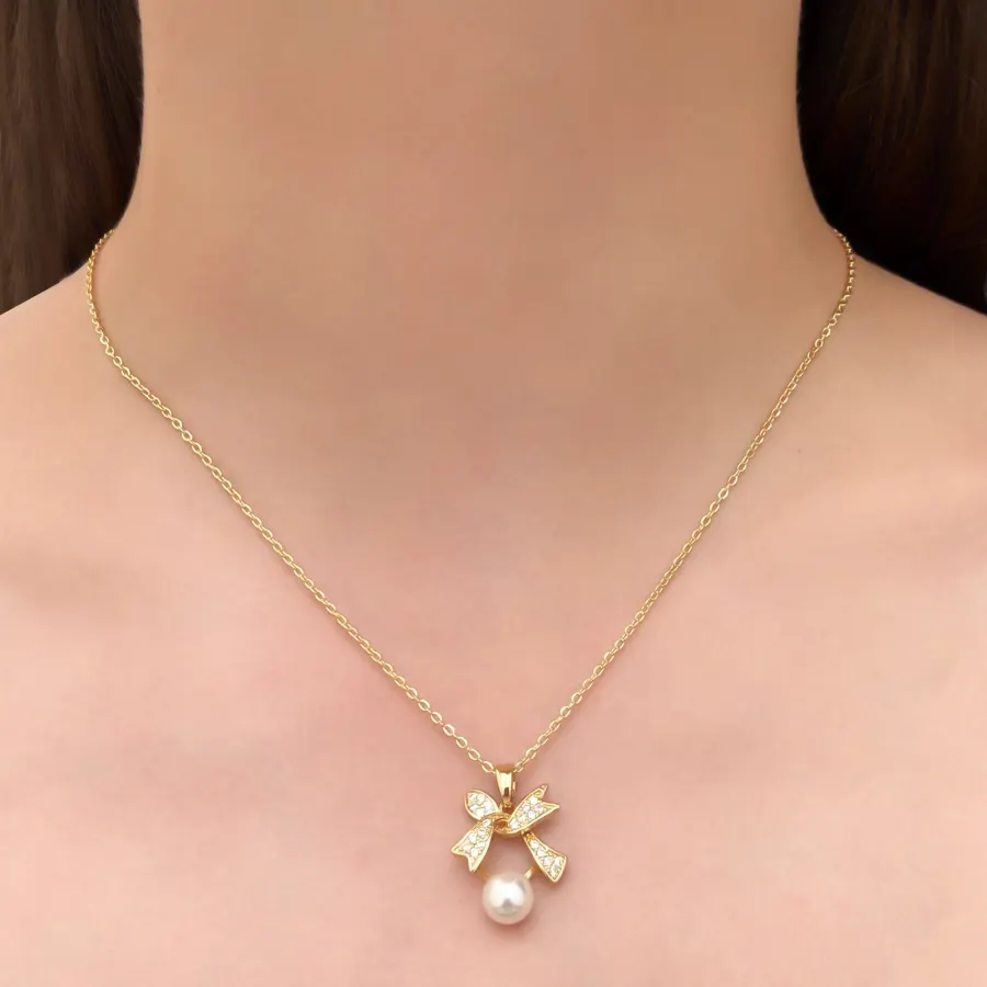 Collar Dorado Lazo con Perlita Brillante Acero de Titanio