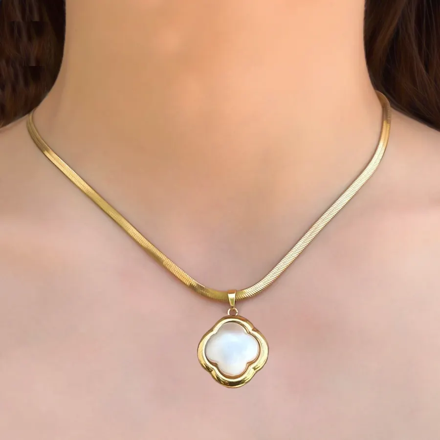 Collar Dorado Trebol Blanco Acero Inoxidable