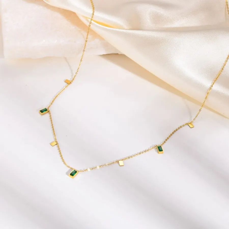 Collar Dorado Zirconias Verdes Acero de Titanio