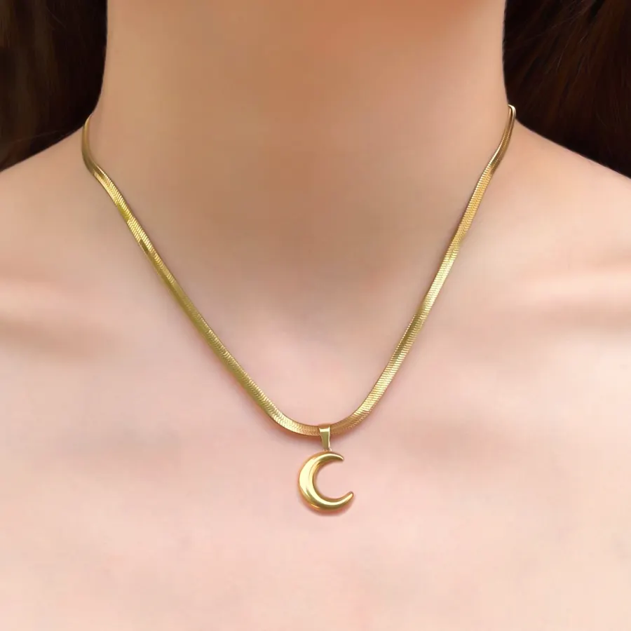 Collar Dorado Luna Acero de Titanio