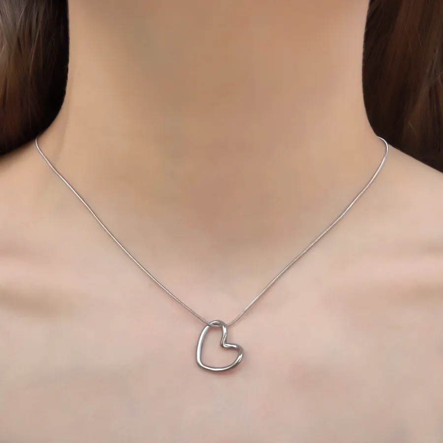 Collar Plateado Corazon Enlazado Acero Inoxidable