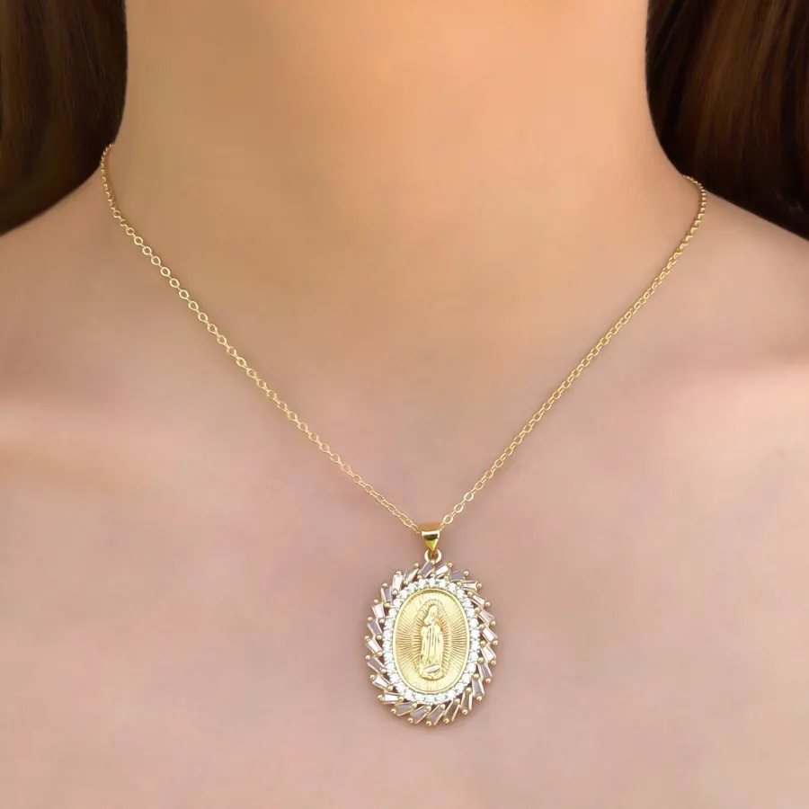 Collar dorada Virgen de Guadalupe Chapa de Oro