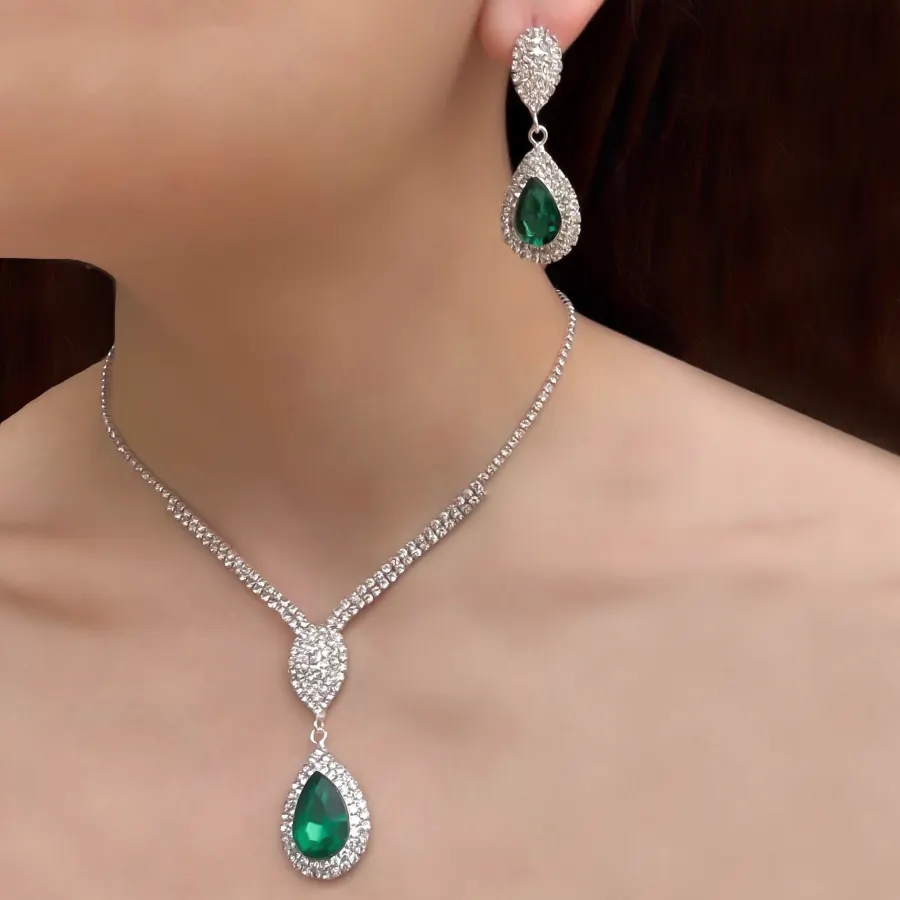 Collar y Aretes Verde de Pedreria