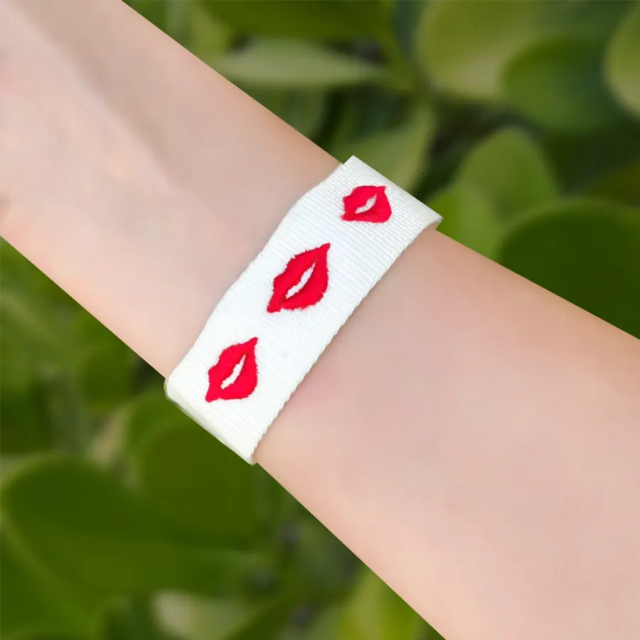 Pulsera de Tela Labios Rojos