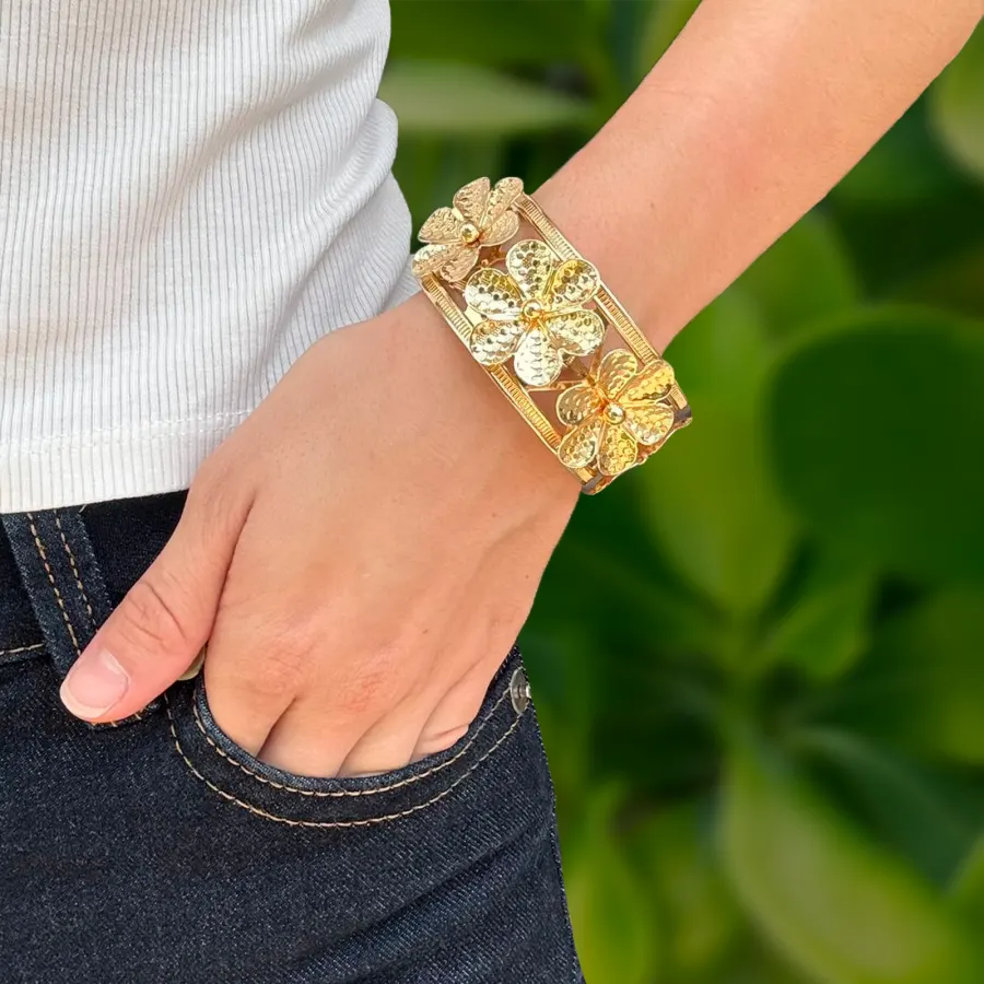 Pulsera Dorada Ancha Flores Metálica