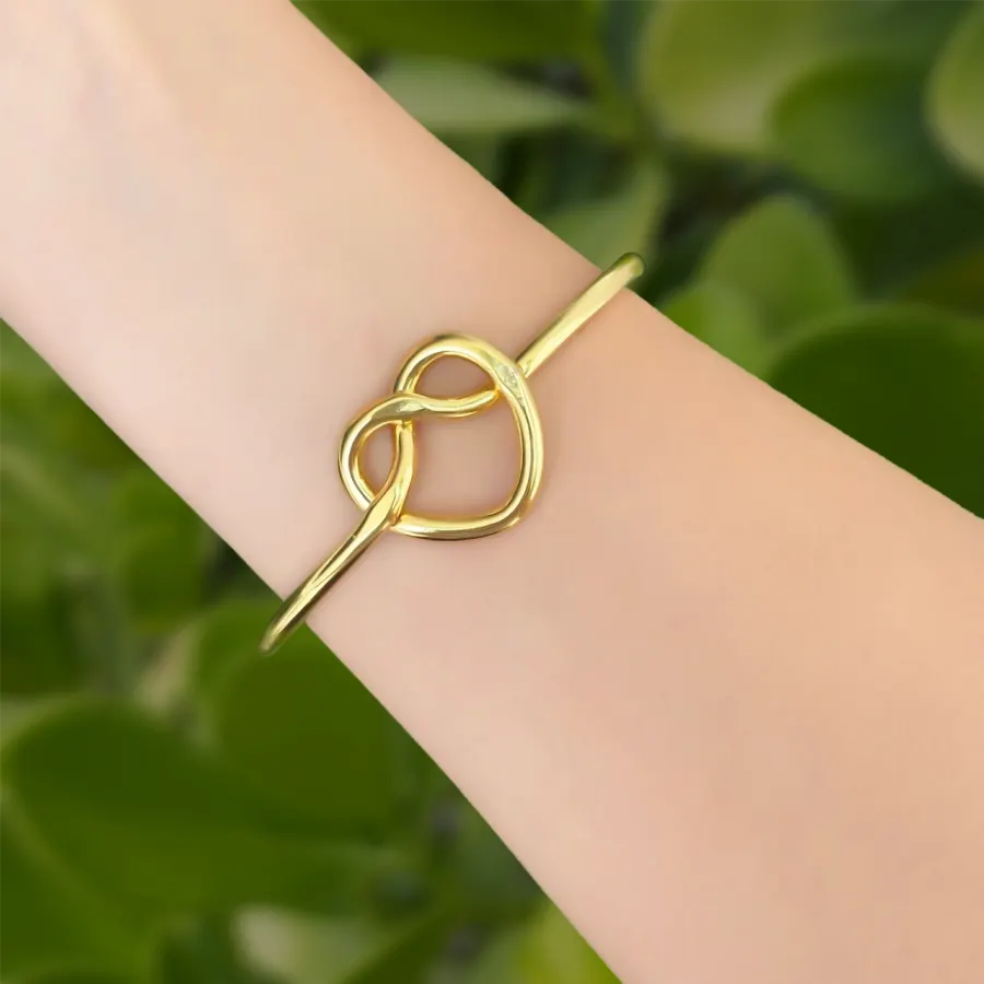 Pulsera Dorada Garabato Corazon Chapa de Oro