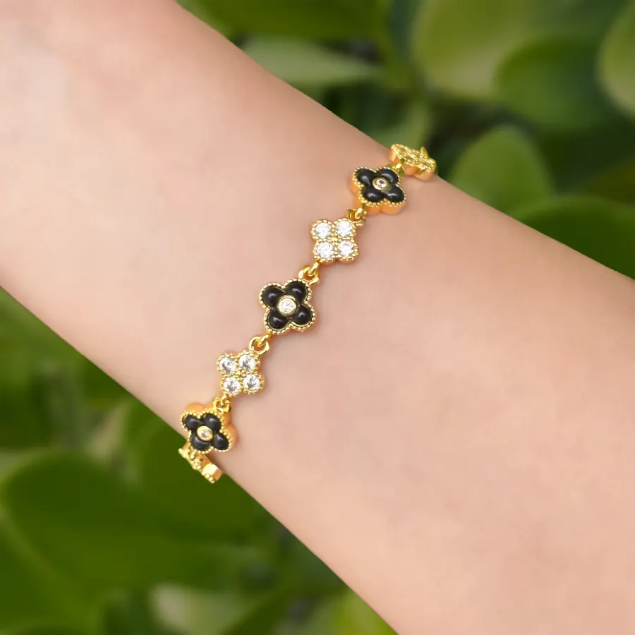 Pulsera Dorada Trebol Negro y Brillante Chapa de Oro