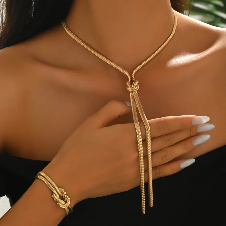 Set Collar y Pulsera Dorado Corbatero